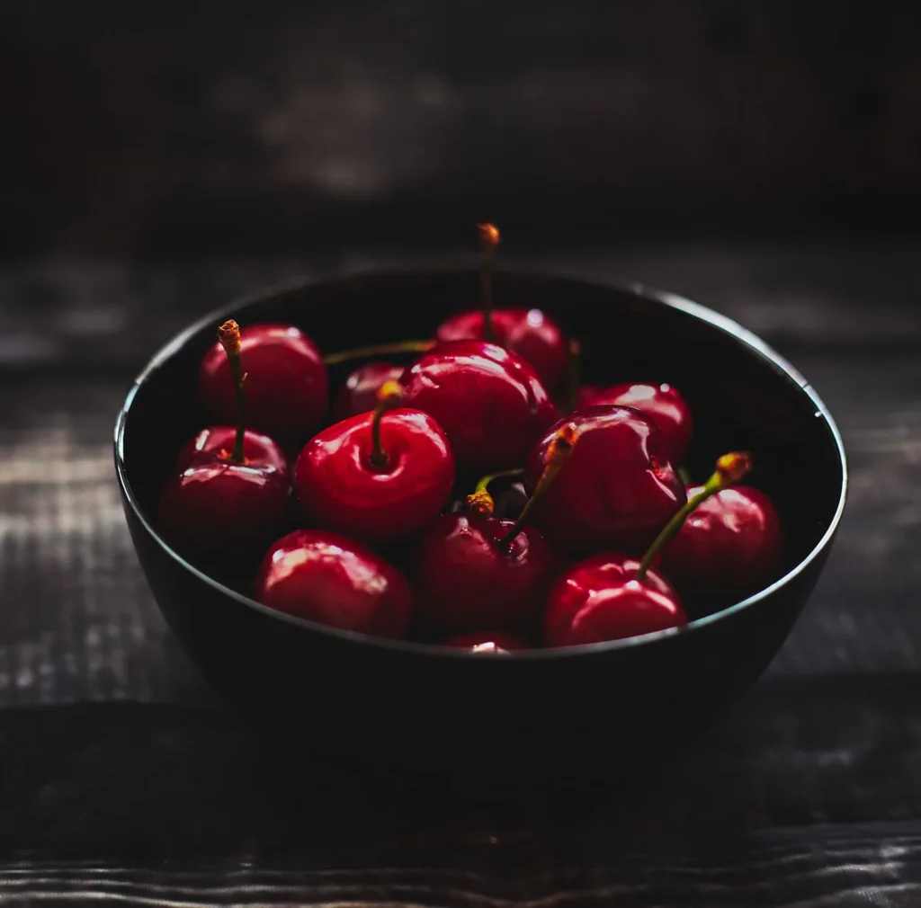 Dunkle Kirschen in einer Schale – Duftzwilling zu Tom Ford Lost Cherry